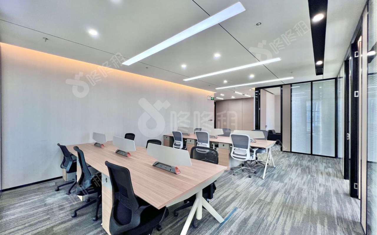 南太科技中心_239平_精装_办公室开间