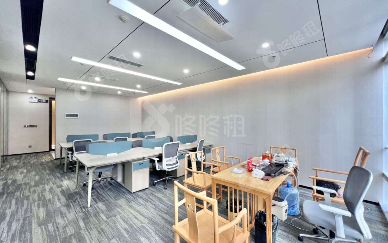 南太科技中心_159平_精装_办公室开间