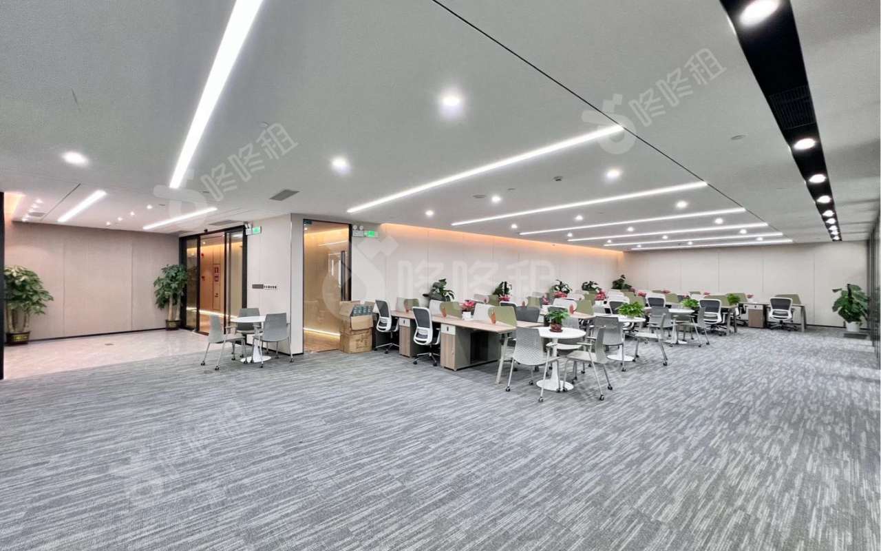 华润置地大厦_645平_精装_办公室开间