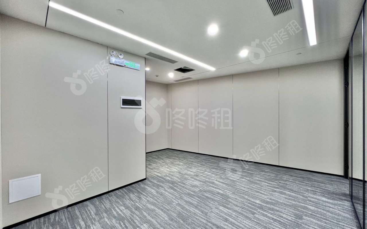 华润置地大厦_108平_精装_办公室开间
