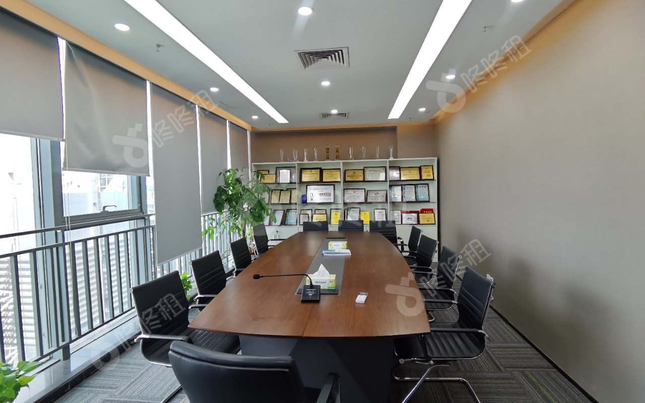 长虹科技大厦_908平_精装_办公室隔间