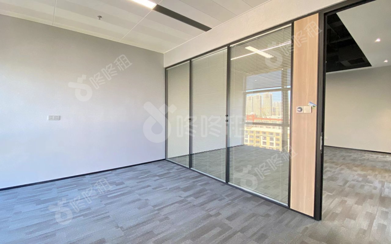 乐荟中心_152平_豪装_办公室隔间