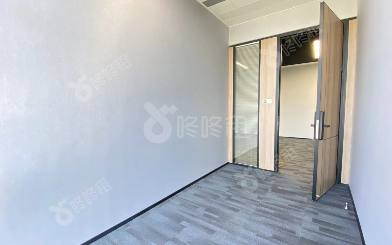 乐荟中心_152平_豪装_办公室隔间