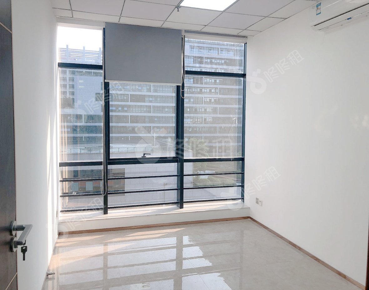 雪松大厦_378平_精装_办公室隔间