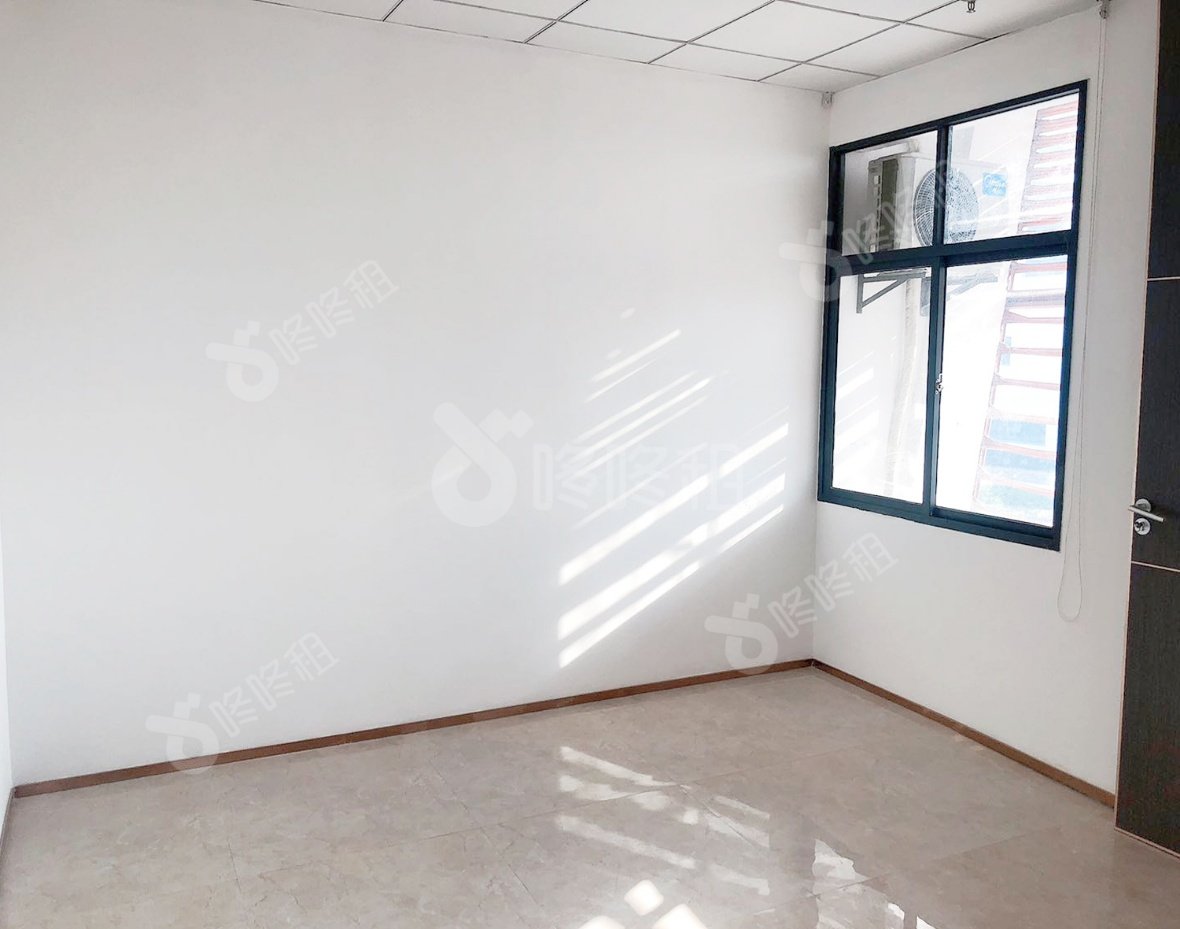 雪松大厦_378平_精装_办公室隔间