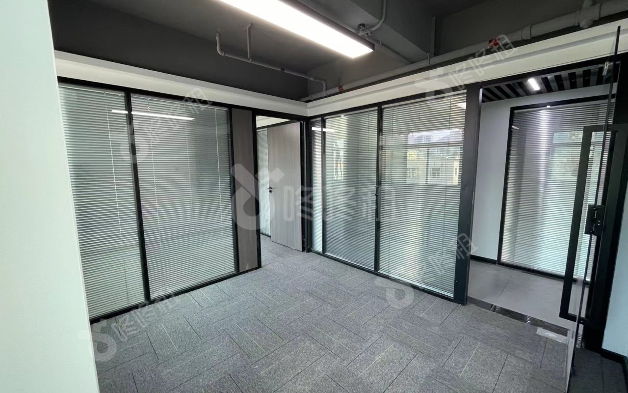 新绿岛大厦_50平_精装_办公室开间