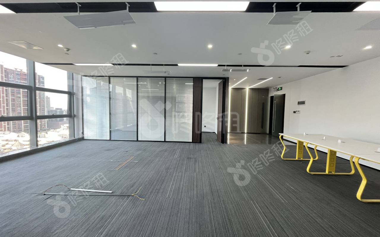 蘅芳科技大厦_238平_精装_办公室开间