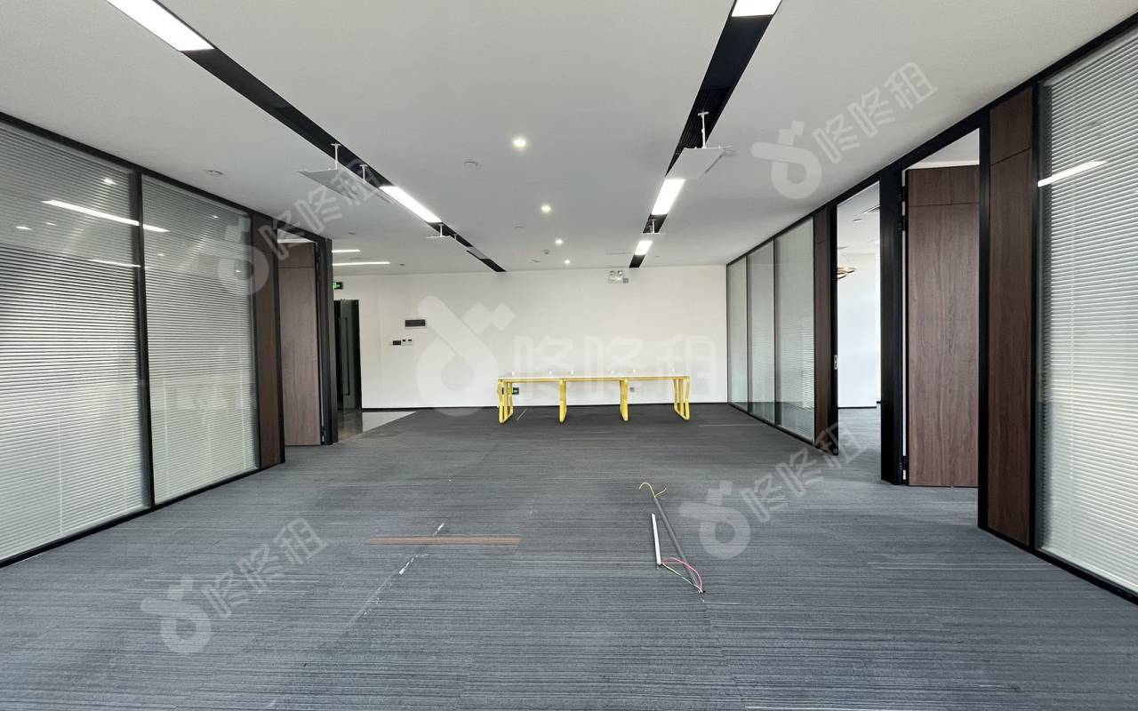 蘅芳科技大厦_238平_精装_办公室开间