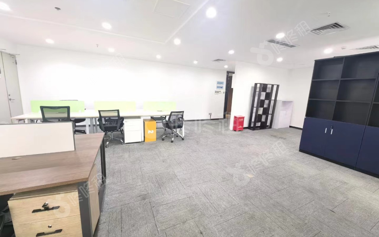 航盛科技大厦_148平_精装_办公室开间