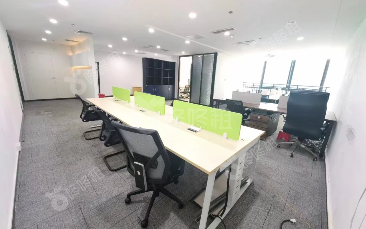 航盛科技大厦_148平_精装_办公室开间