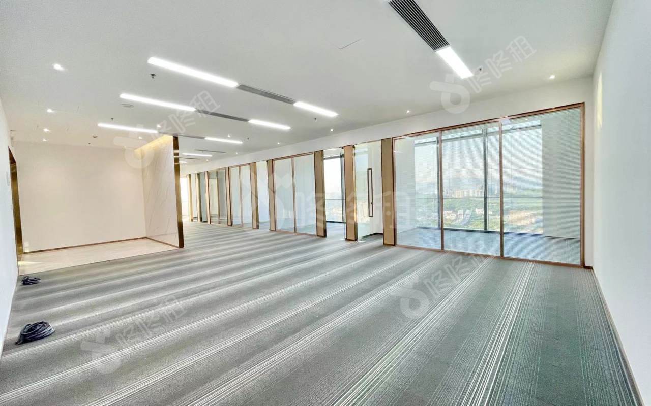 方大城_301平_精装_办公室开间