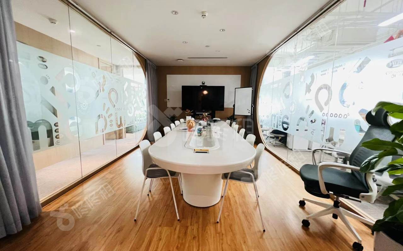 信利康大厦_511平_精装_办公室隔间