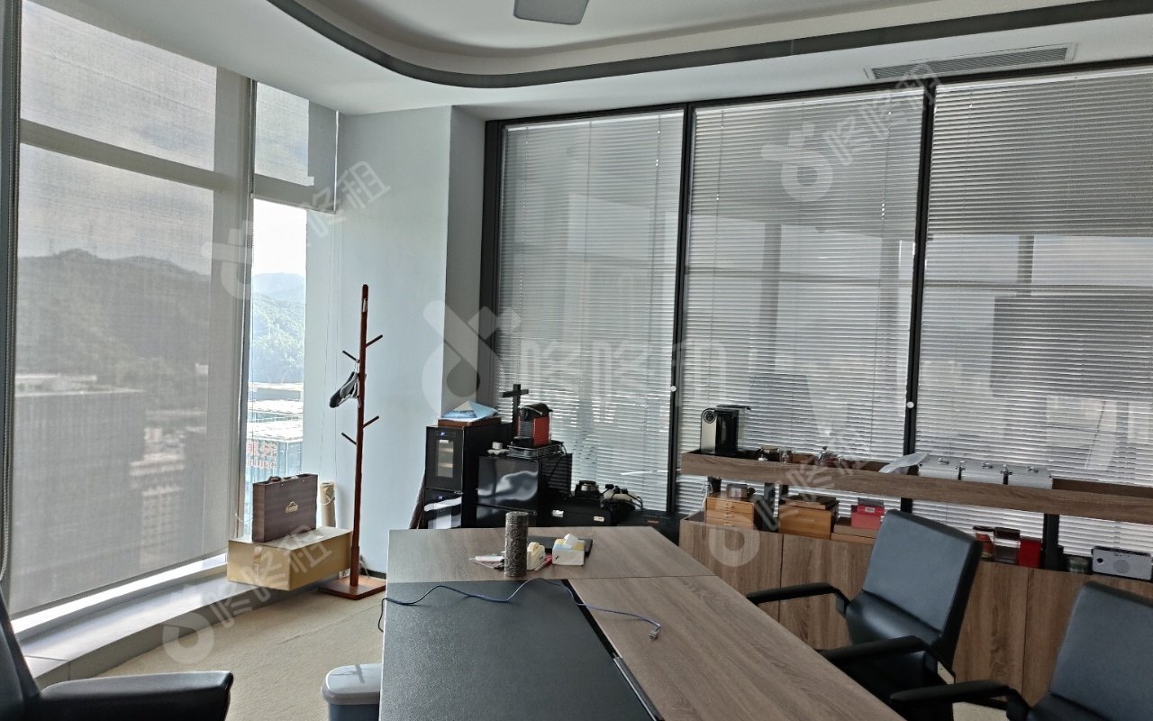 卓越城二期_315平_精装_办公室隔间