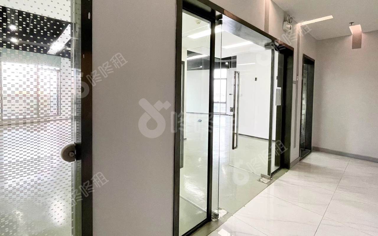 满京华SOHO艺峦_240平_精装_前台