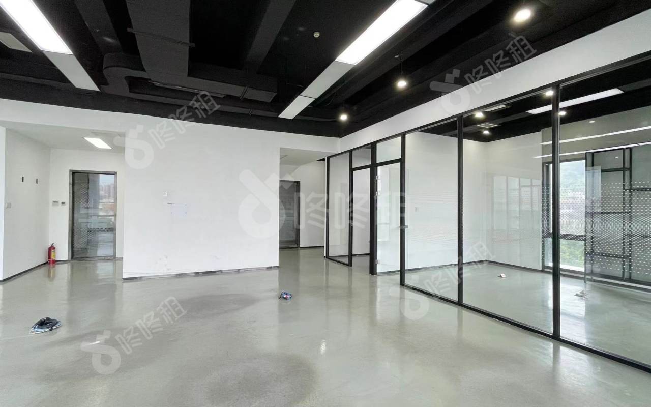 满京华SOHO艺峦_240平_精装_办公室开间