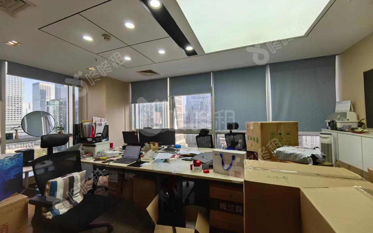 中心商务大厦_200平_精装_办公室隔间