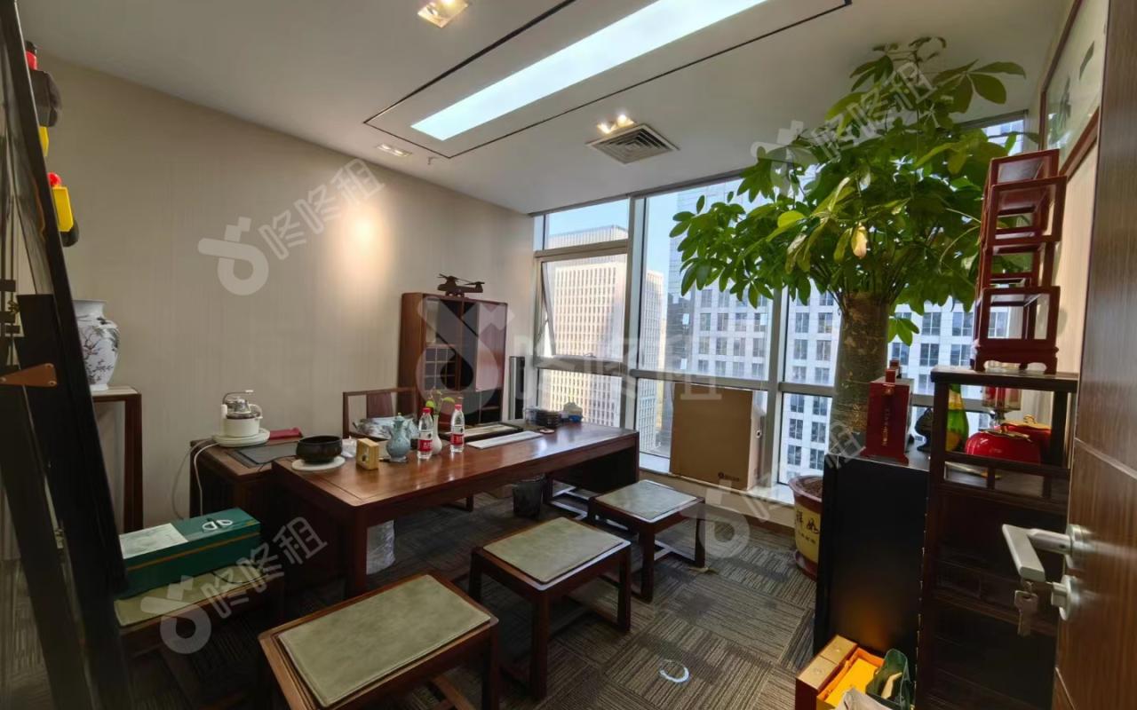 中心商务大厦_200平_精装_办公室隔间