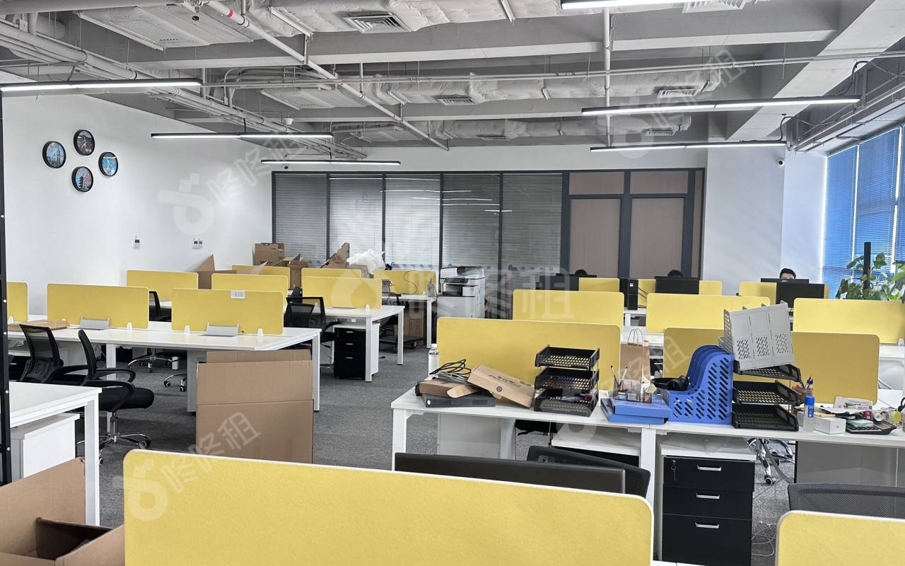 南山智谷产业园_300平_精装_办公室开间