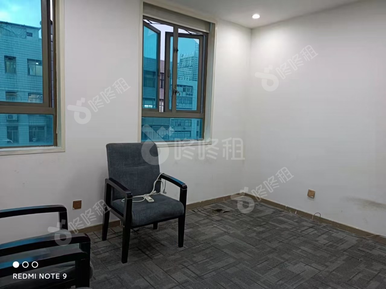 苍松大厦_128平_精装_办公室隔间