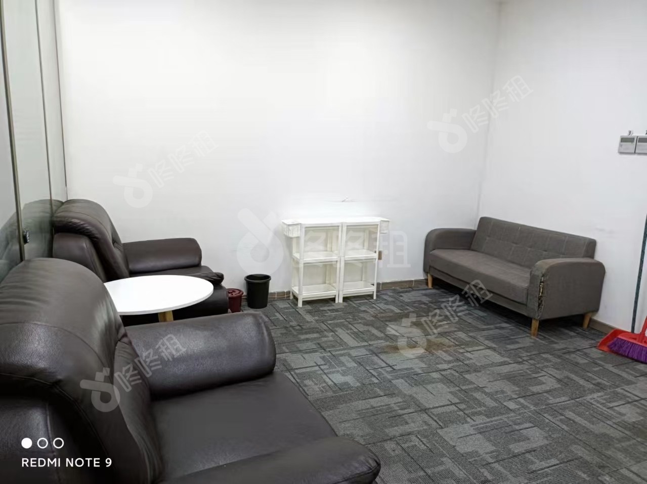 苍松大厦_128平_精装_办公室隔间