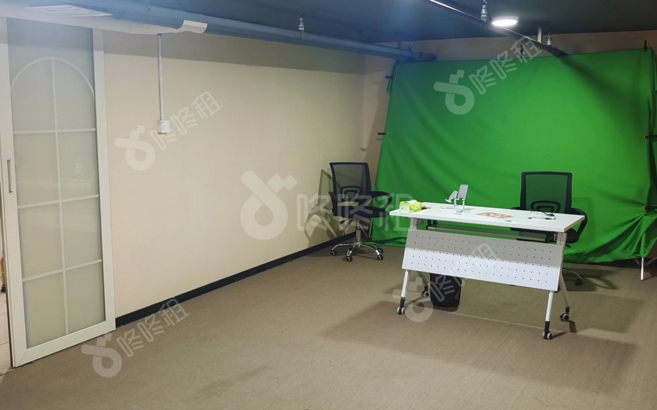 卫东龙商务大厦_378平_精装_办公室隔间