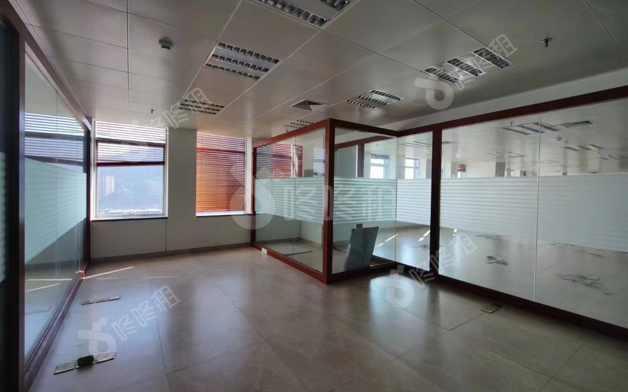 海运中心_671平_精装_办公室隔间