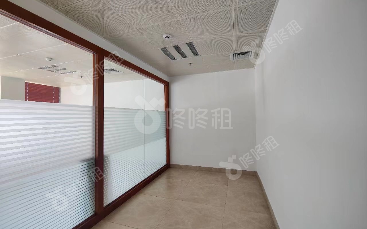 海运中心_671平_精装_办公室隔间