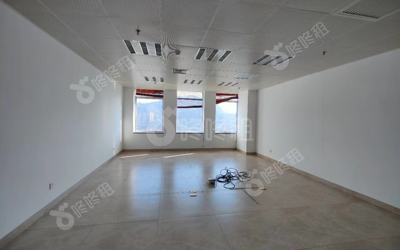 海运中心_671平_精装_办公室隔间