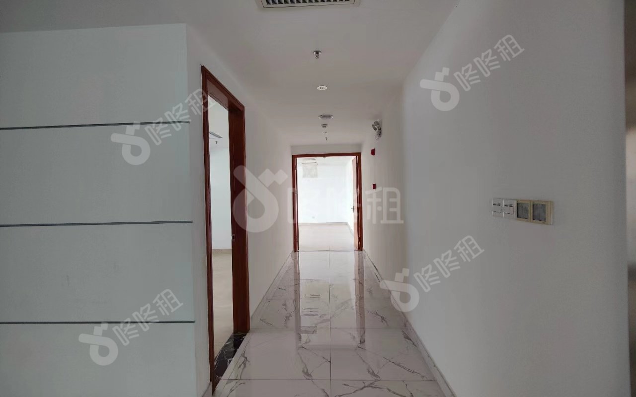 海运中心_671平_精装_办公室隔间