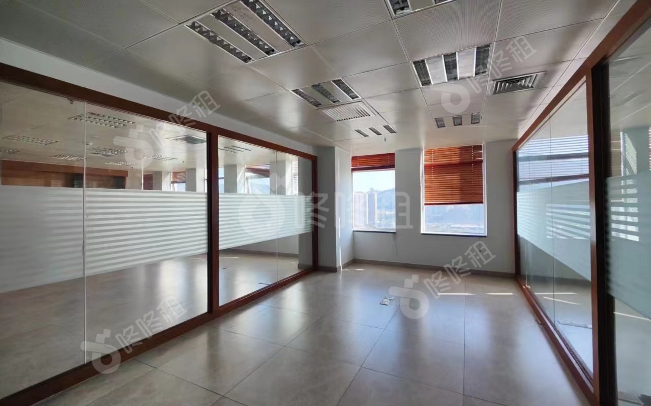 海运中心_671平_精装_办公室隔间