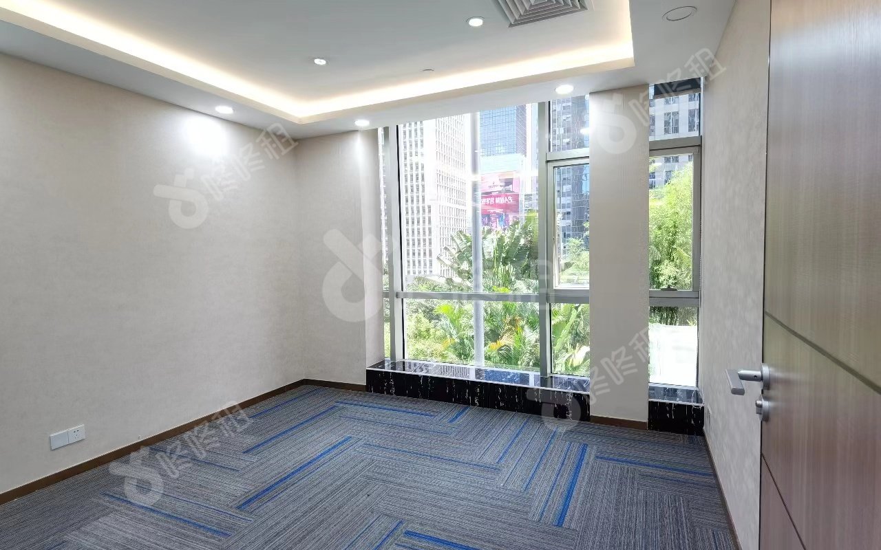 中心商务大厦_376平_精装_办公室隔间