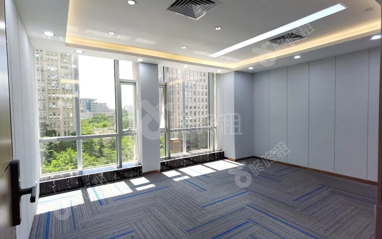 中心商务大厦_376平_精装_办公室隔间