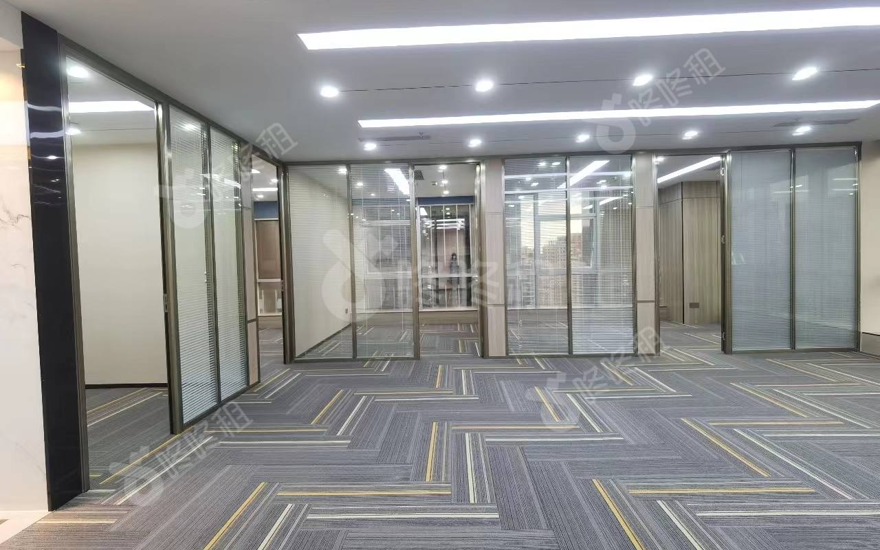 中心商务大厦_255平_精装_办公室开间