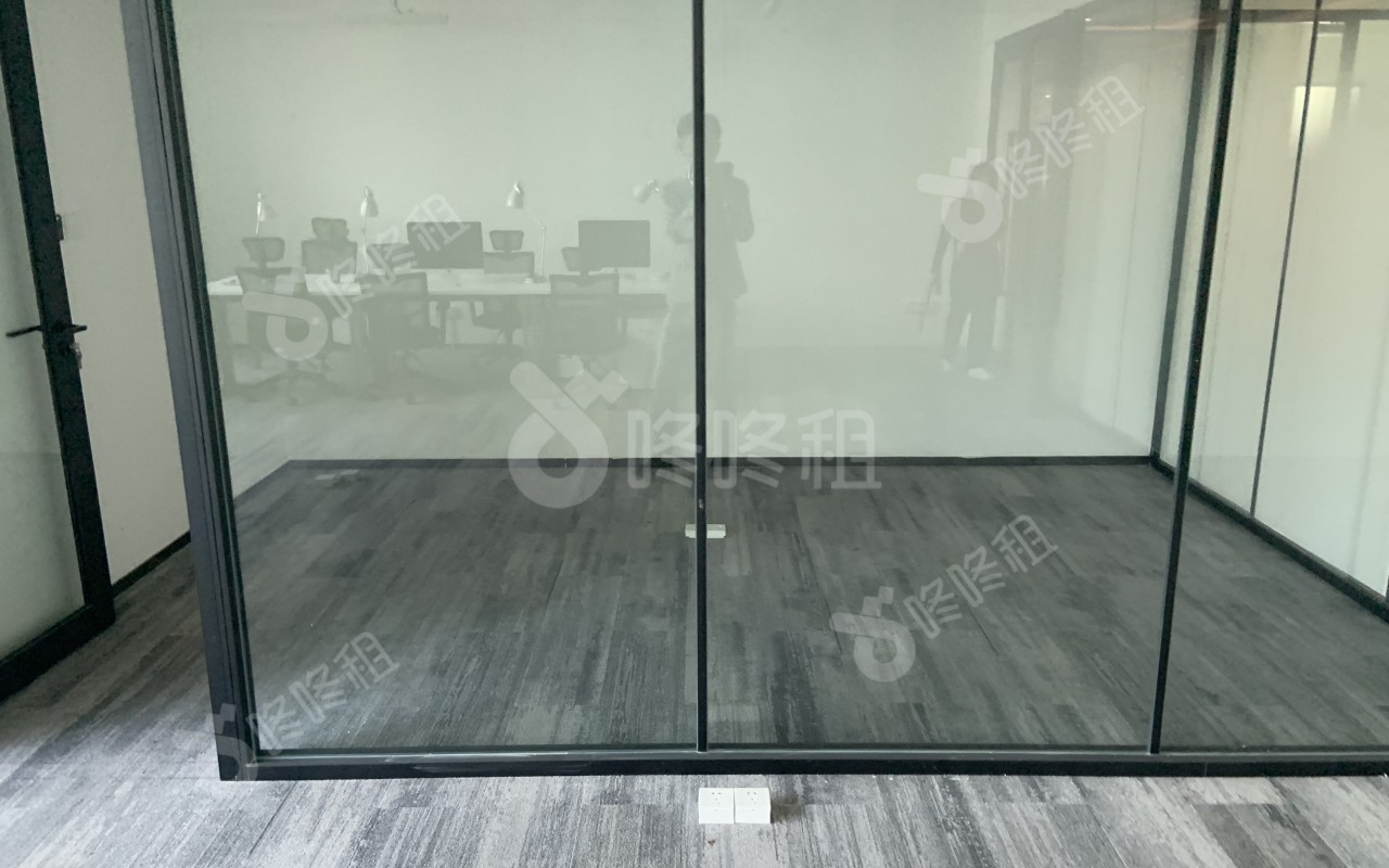 万科云城•云城云中心_129平_精装_办公室隔间