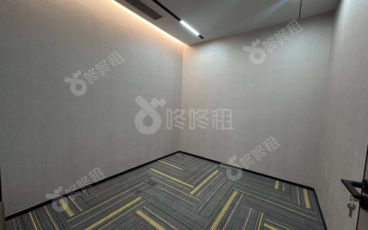 龙光玖钻_358平_精装_办公室隔间
