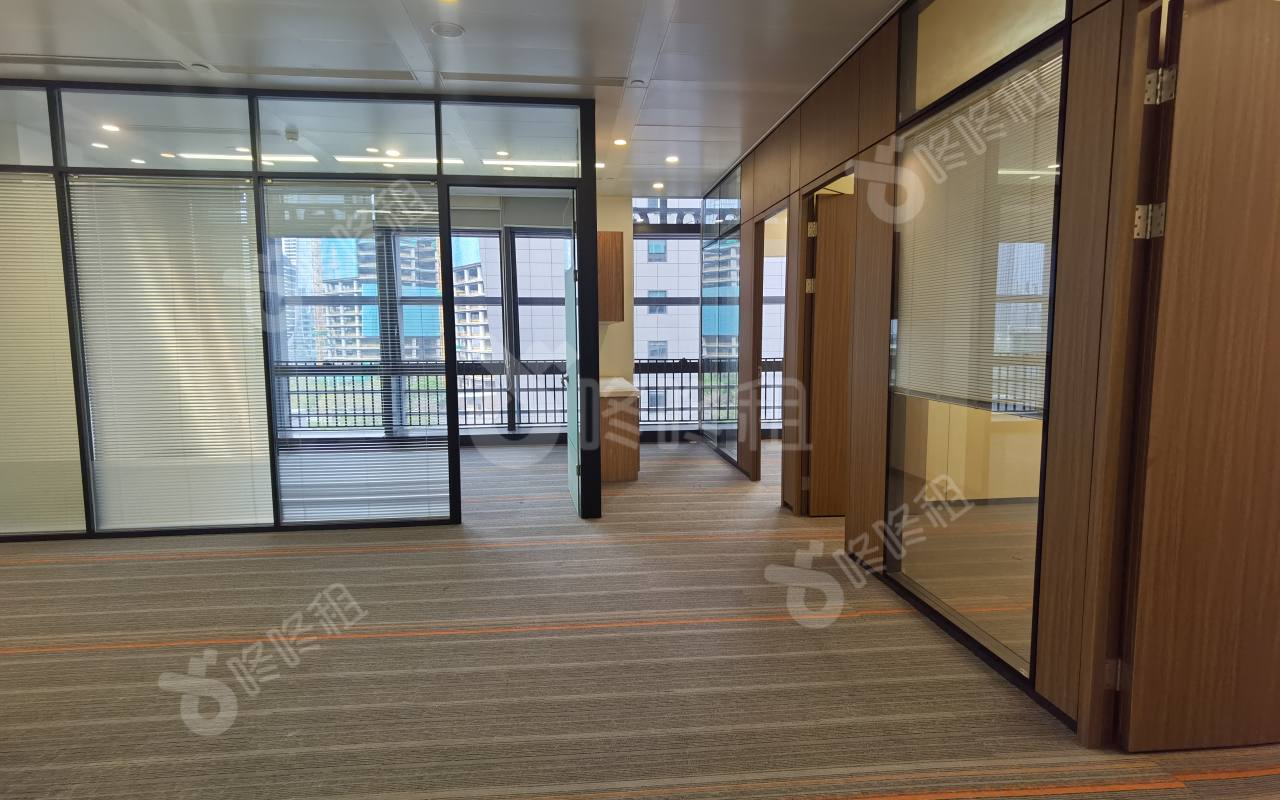 前海深港基金小镇_127平_精装_办公室开间