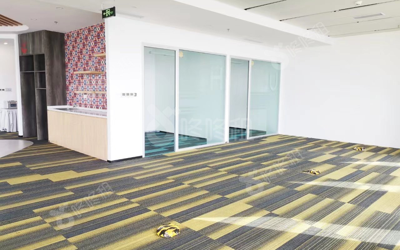 滨海云中心_530平_精装_办公室开间