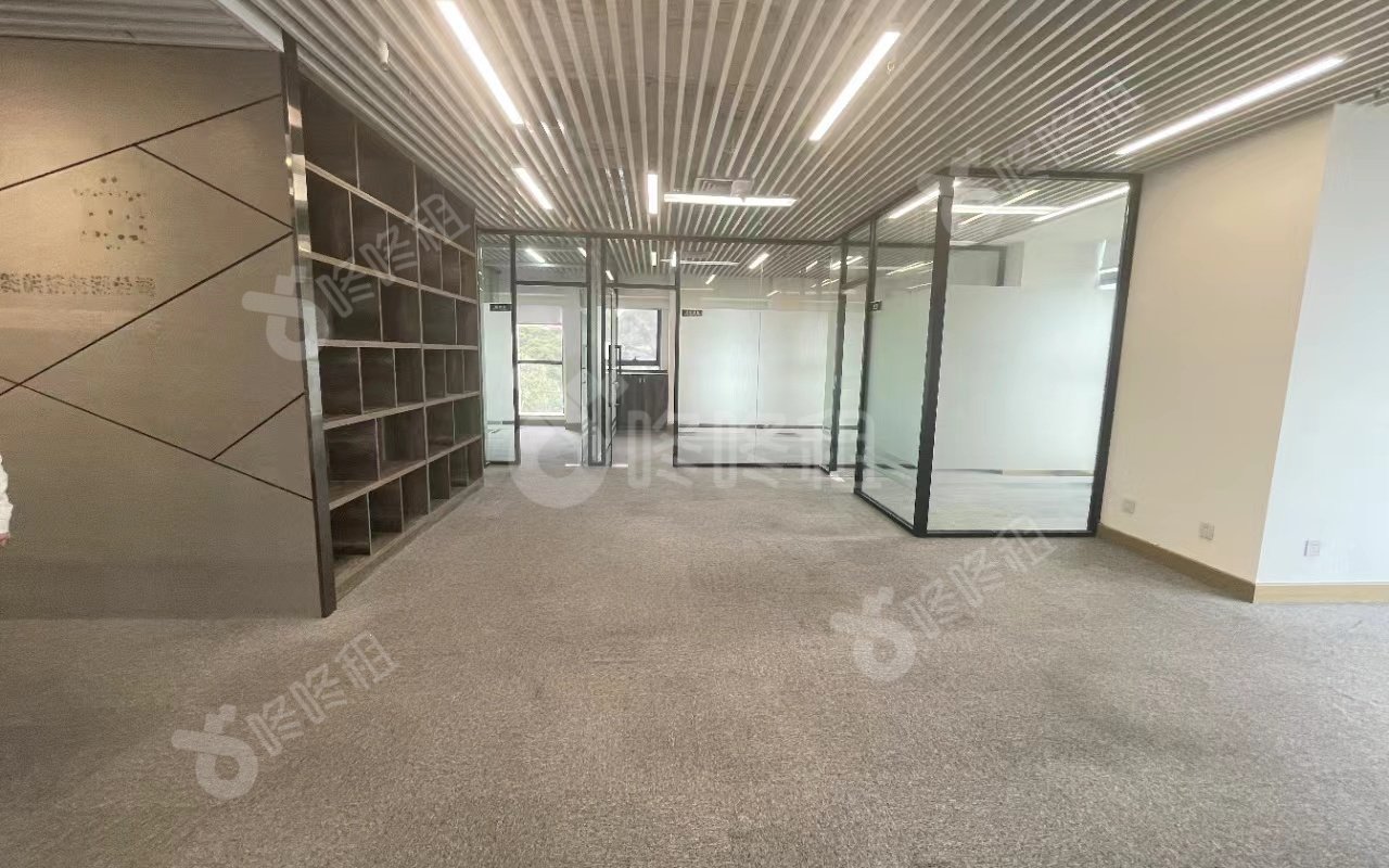 凯达尔集团大厦_228平_精装_办公室开间