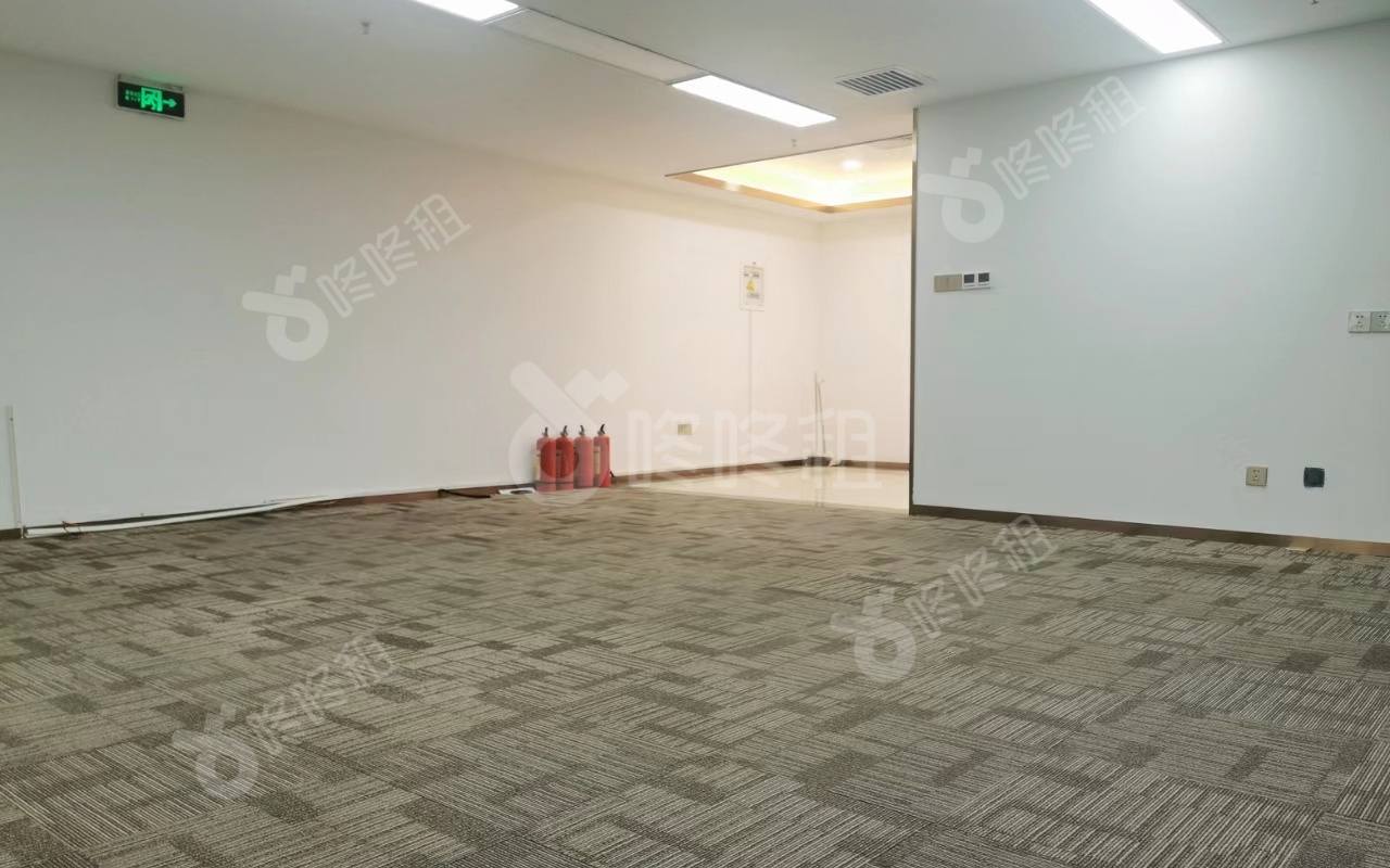 卓越大厦_218平_豪装_办公室隔间