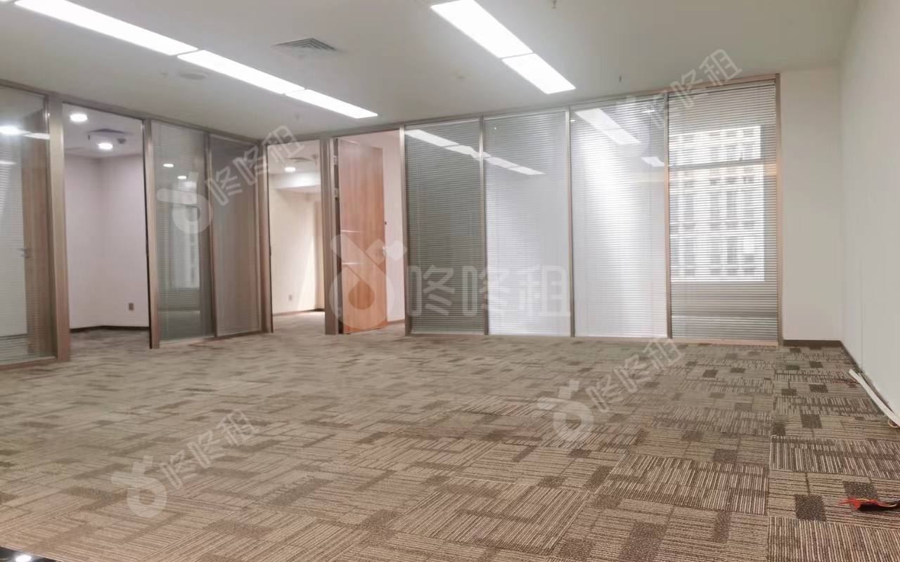 卓越大厦_218平_豪装_办公室隔间