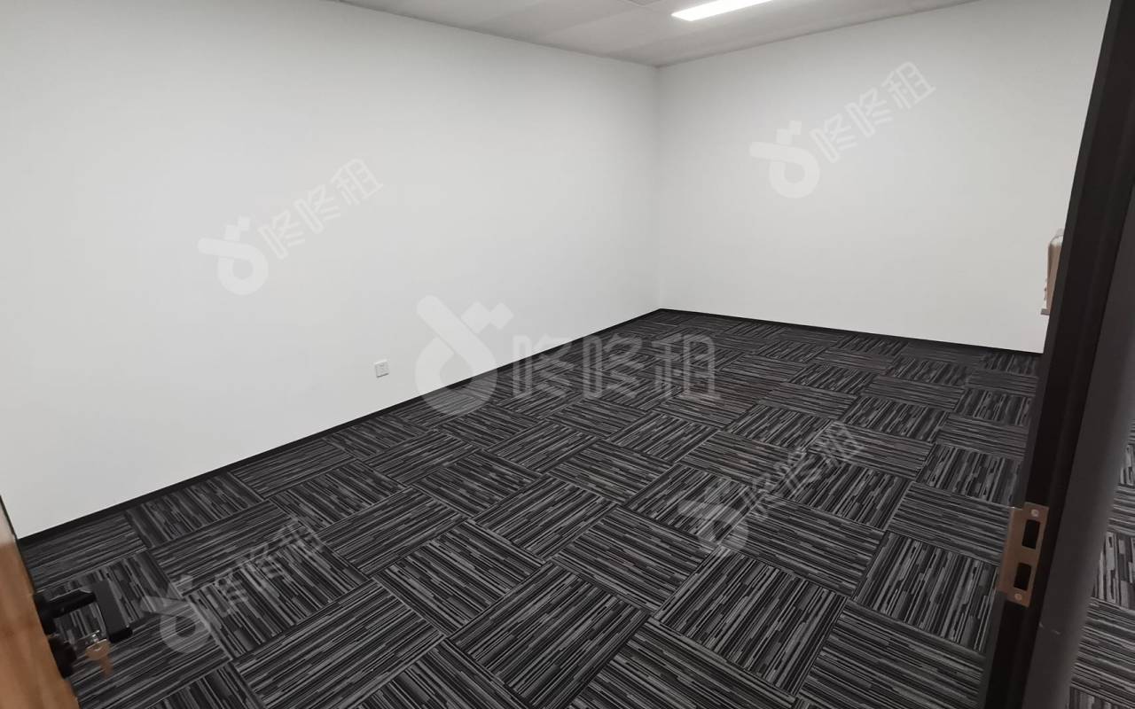 众冠时代广场_242平_精装_前台