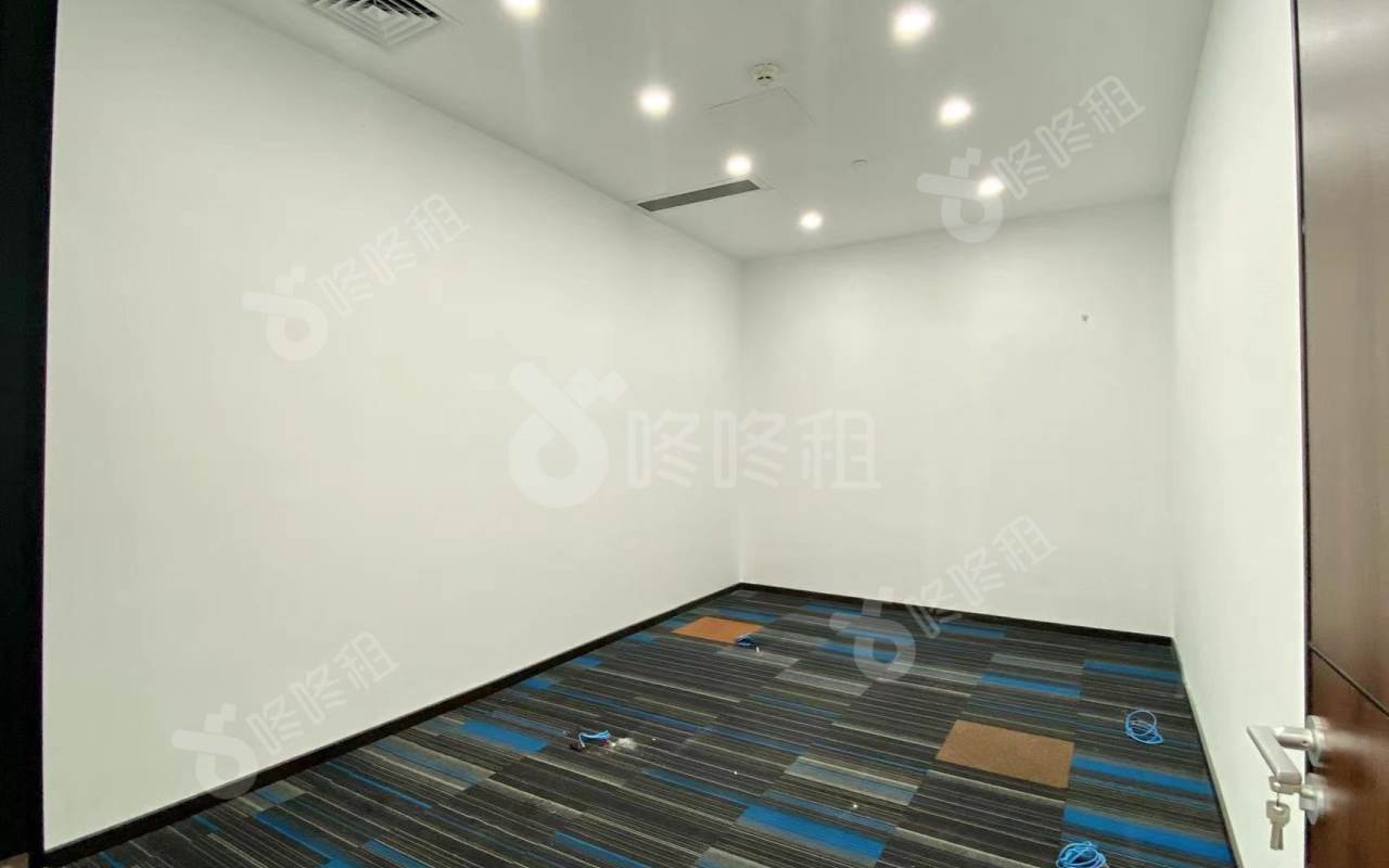 信利康大厦_270平_精装_办公室隔间