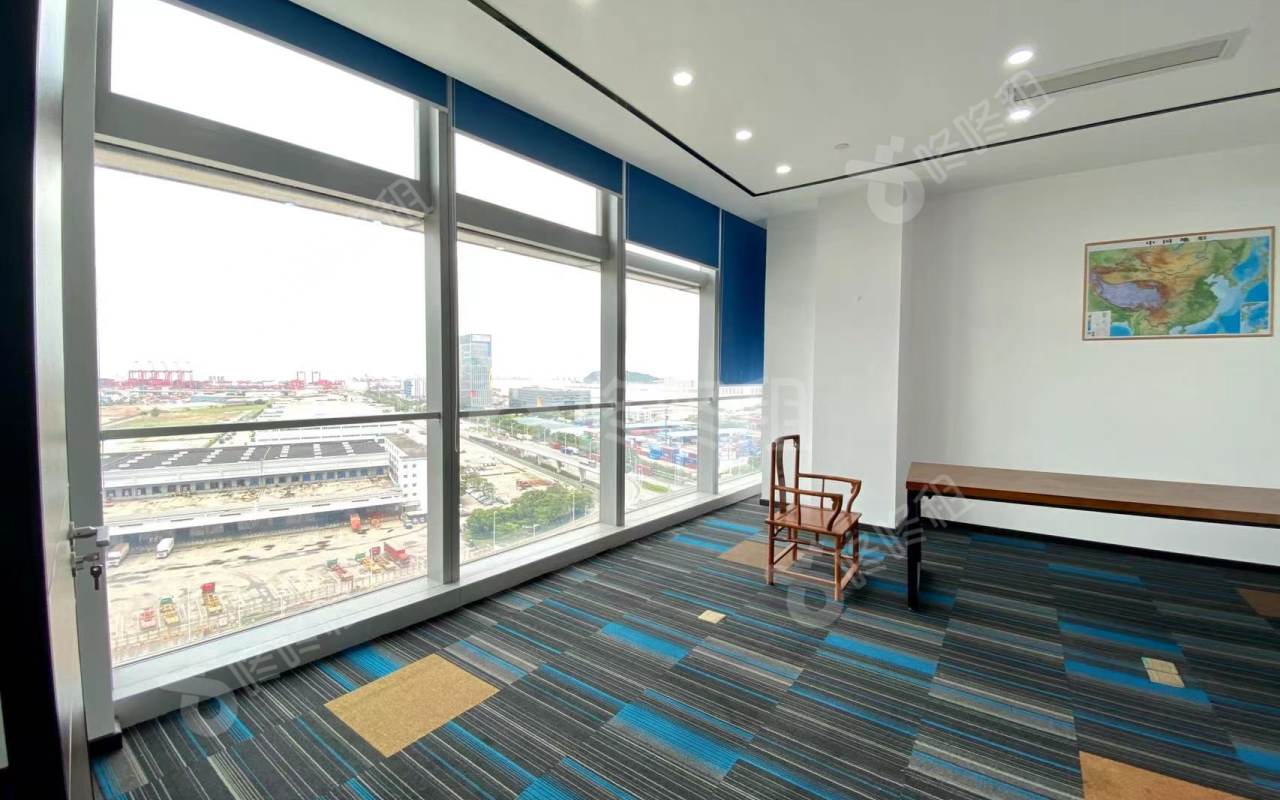 信利康大厦_270平_精装_办公室隔间