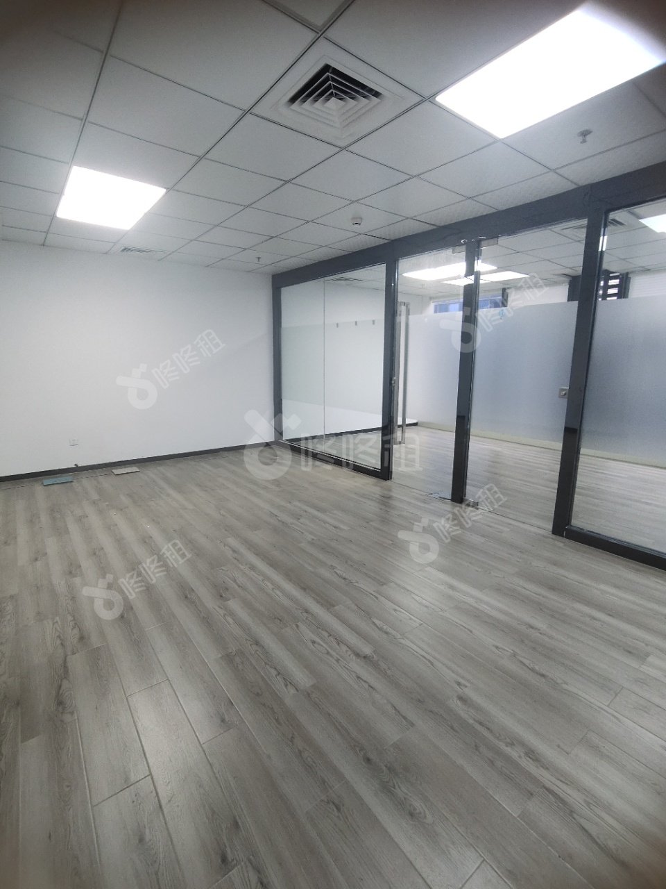 岭南大厦_93平_精装_前台