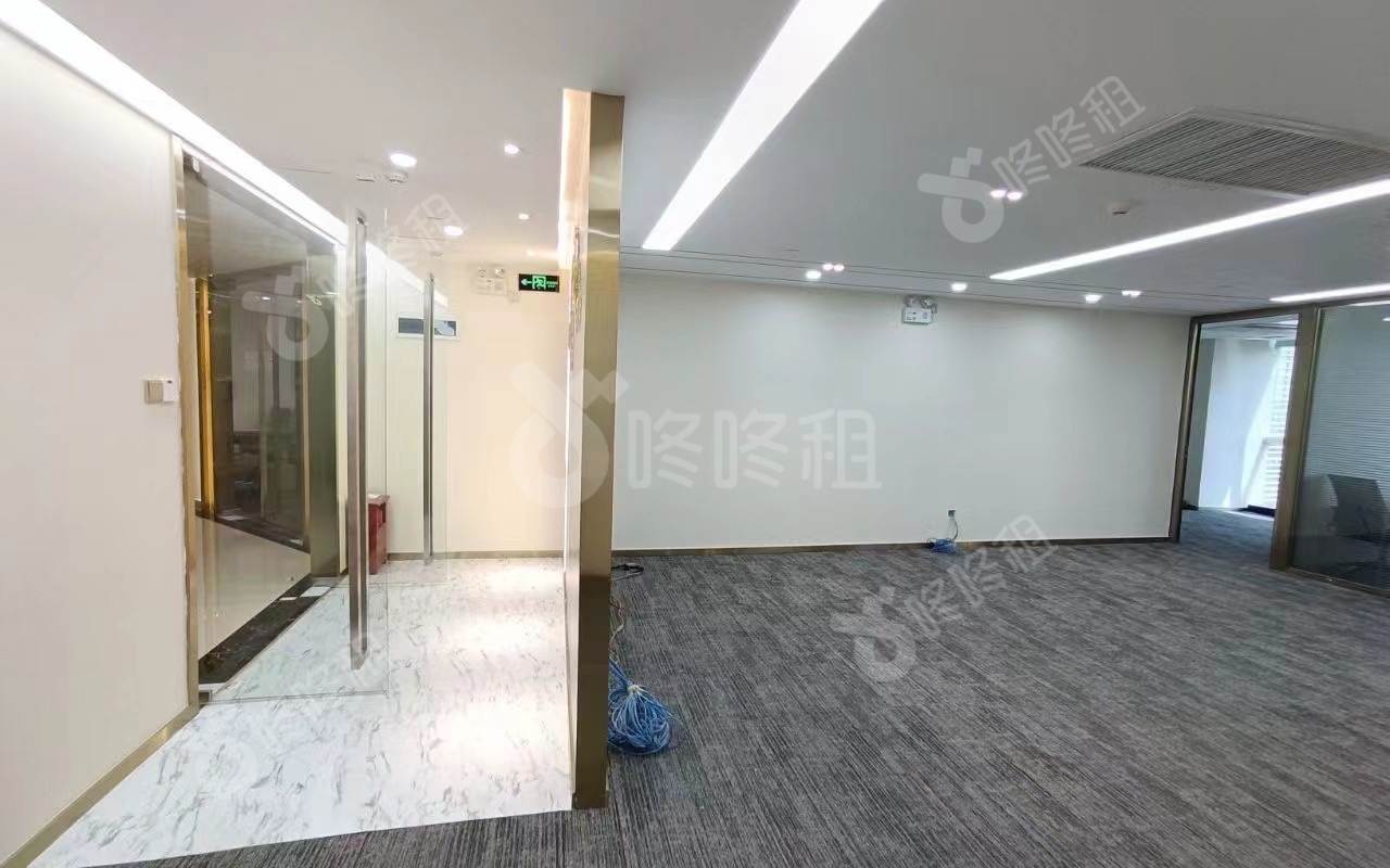 大中华国际交易广场_203平_精装_办公室开间