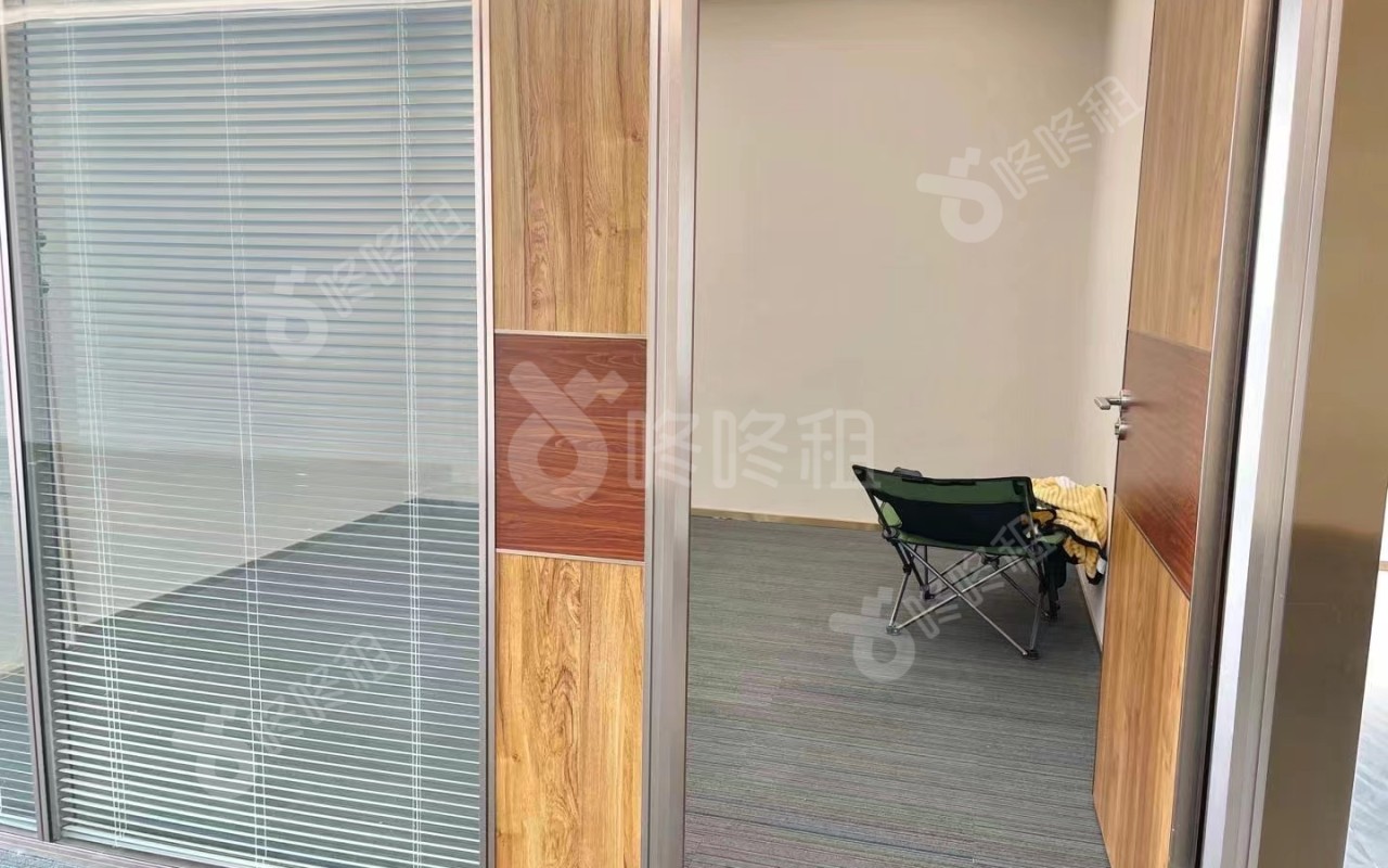 冠华大厦_261平_豪装_办公室隔间