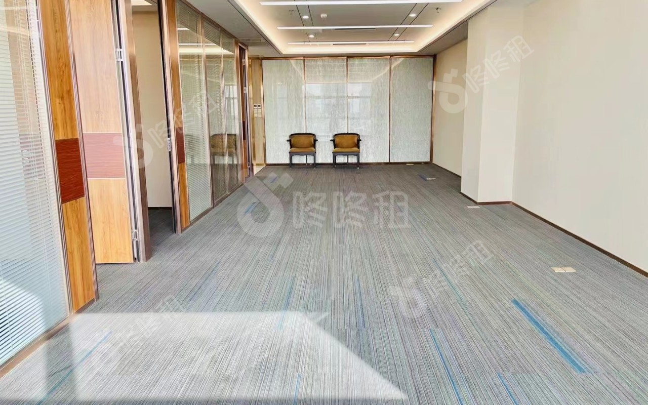 冠华大厦_261平_豪装_办公室开间