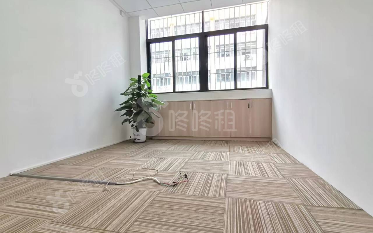 马家龙工业区_150平_精装_办公室隔间