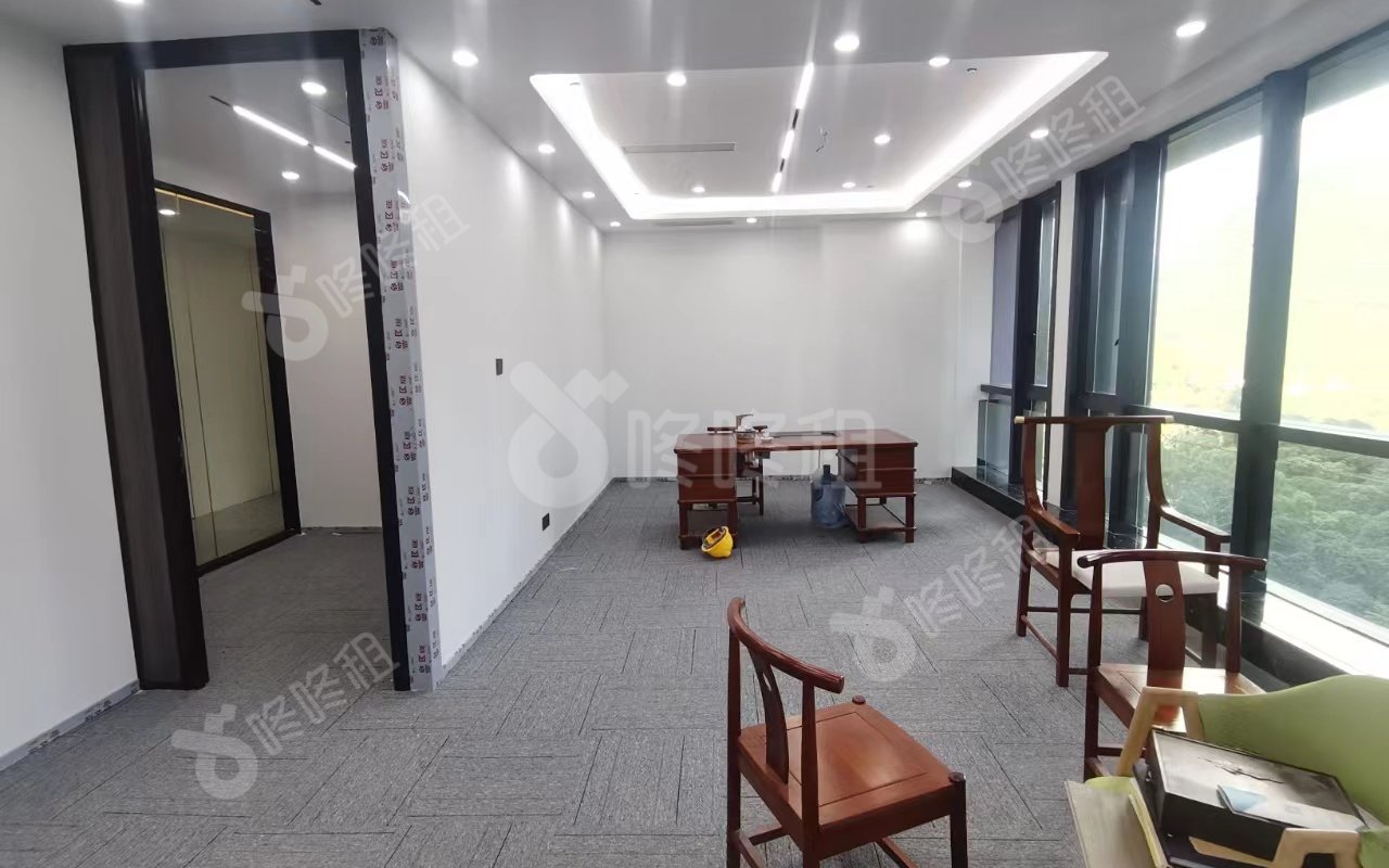 京基御景峯大厦_121平_豪装_办公室开间