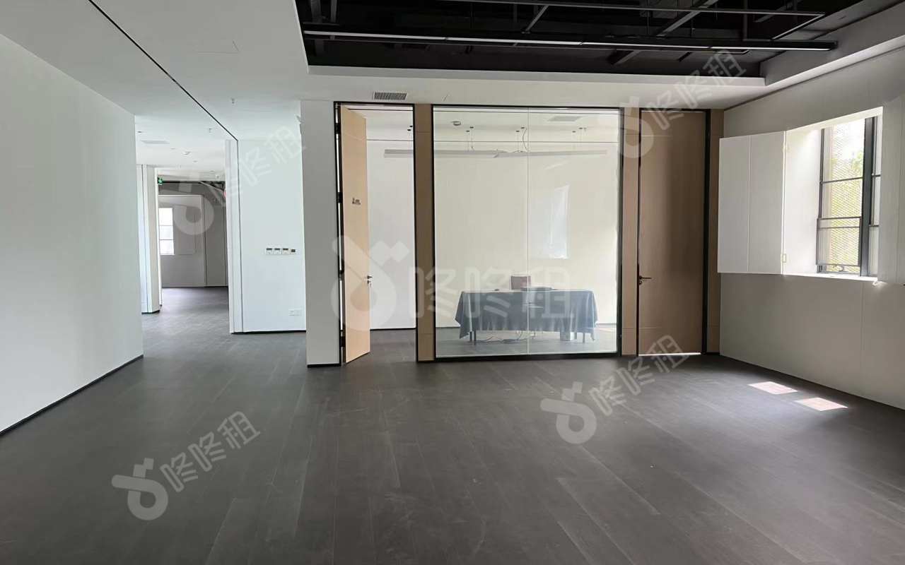 前海企业公馆_1580平_精装_办公室开间
